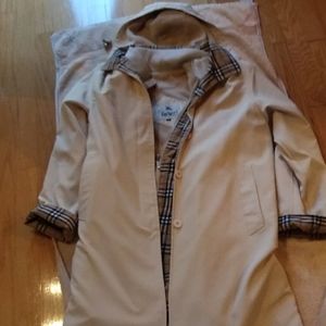 AUTHENTIC BURBERRY COAT